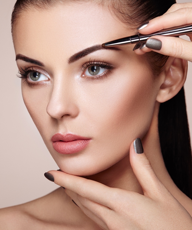 Wie man Make-up für das Büro auswählt